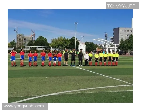 足球明星照片魅力无限展现球场风采与个人魅力的精彩瞬间